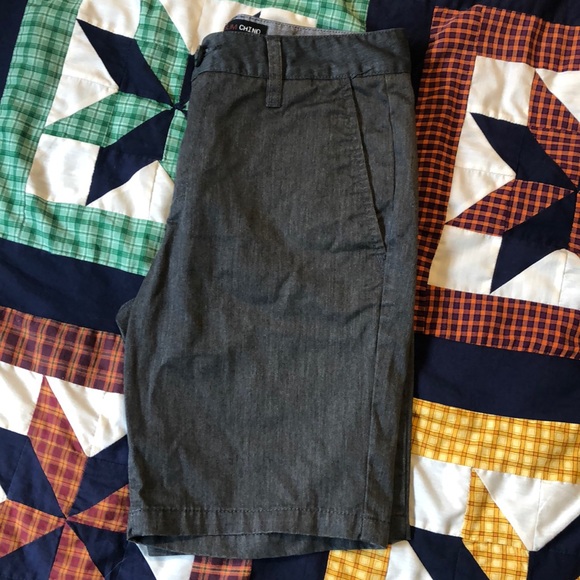 Grey shorts - Picture 3 of 4